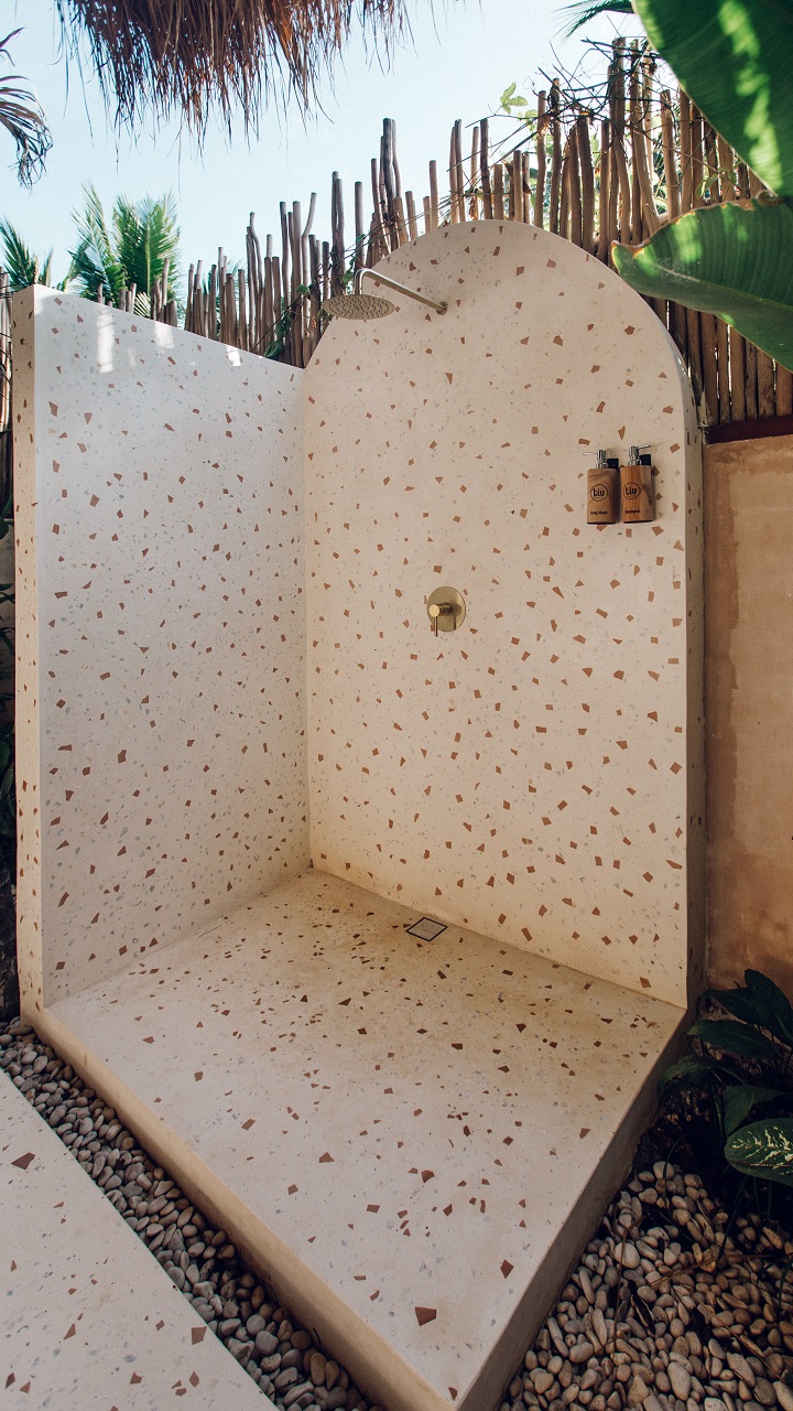 Tiu Oasis Bungalow Shower